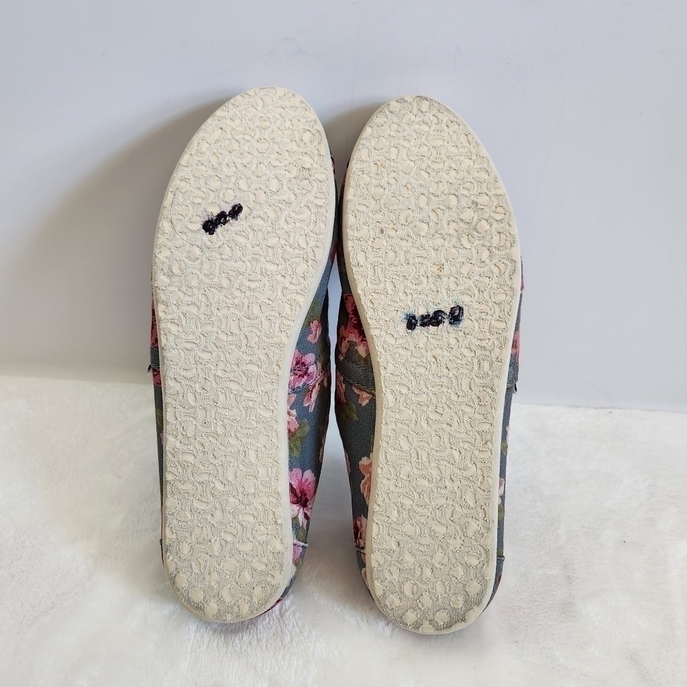 TOMS Classic Canvas Gray Pink Rose Buds Floral Flower Slip On Flats Size 7 - Picture 13 of 14